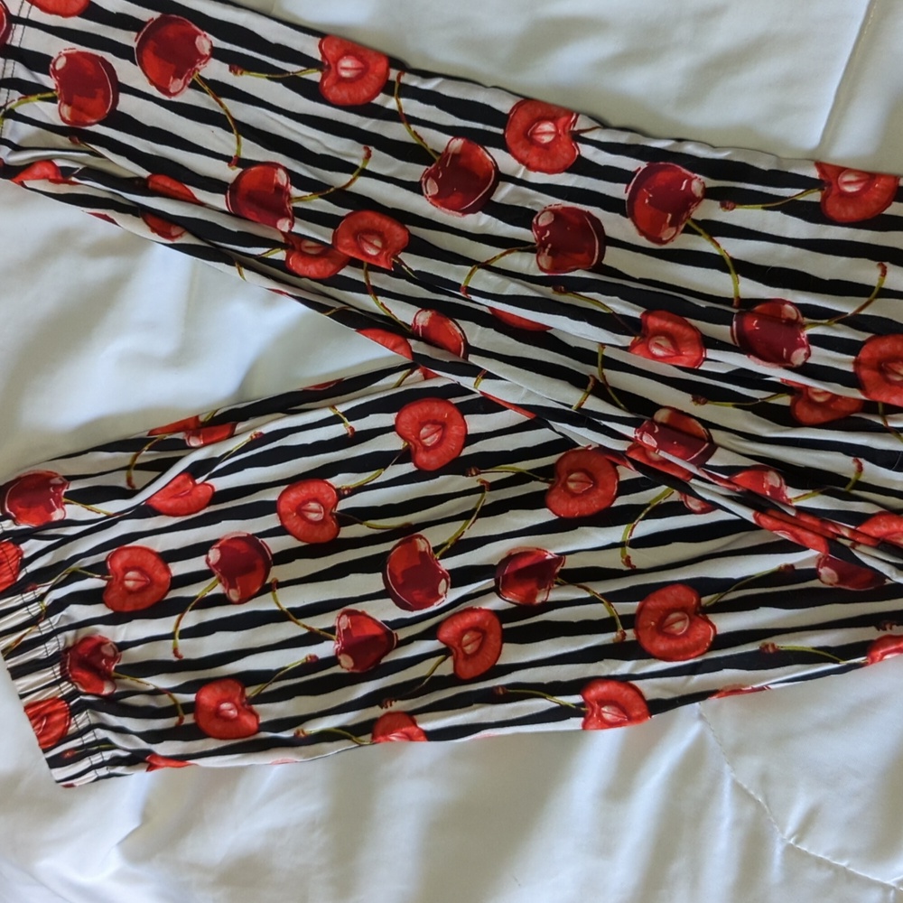 Black and white cherry print leggings